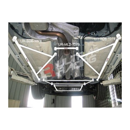 Strutbars (montanti) Ford Focus MK2 2.0 TDCI UltraRacing 2x a 3 punti Barre a pavimento | race-shop.it