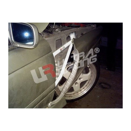 Strutbars (montanti) Nissan Cefiro 88-94 A31 UltraRacing Barra rinforzo per parafanghi a 3 punti | race-shop.it