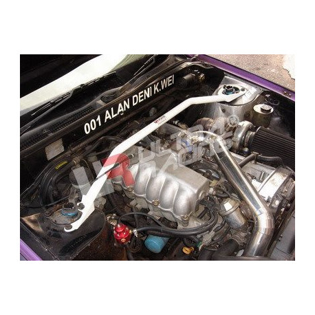 Strutbars (montanti) Nissan Cefiro 88-94 A31 UltraRacing Barra anteriore&nbsp;superiore | race-shop.it