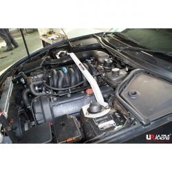 Jaguar XK8 4.0 98+ UltraRacing a 2 punti Barra anteriore superiore